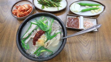  Dwaeji Gukbap: A Symphony of Savory Broth and Tender Pork Belly in Busan!