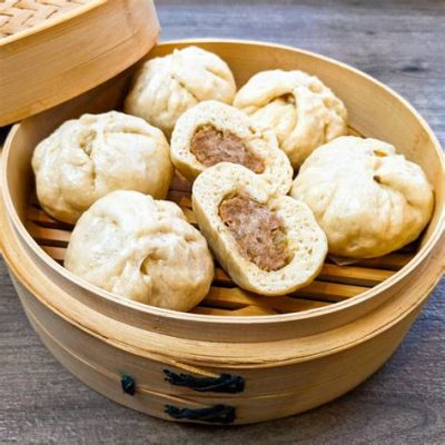  Jiamusi Steamed Pork Buns: Where Savory Umami Meets the Delightful Embrace of Fluffy Dough?