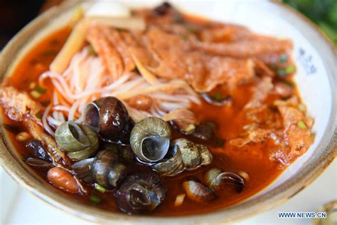  Liuzhou River Snail Rice Noodle Soup: Is This Spicy, Savory Delight the Ultimate Fusion of Umami and Textural Wonderland?