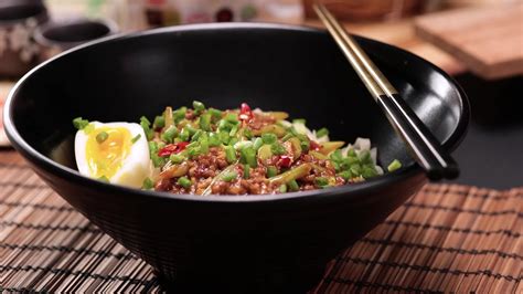  Spicy Bean Paste Noodles: Can This Hearty and Aromatic Dish Conquer Your Cravings?