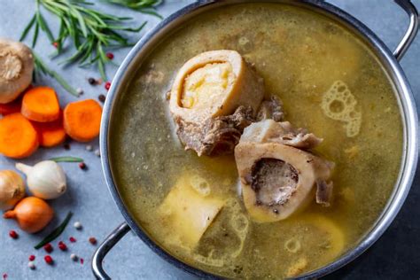  Zaragoza's Caldo de Hueso: A Soul-Warming Symphony of Tenderness and Savory Depth!